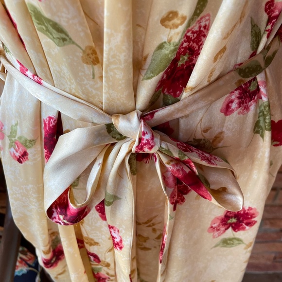 Alexandria Nicole • Medium • Floral • Gold/Red • Satin • Robe - Picture 5 of 15